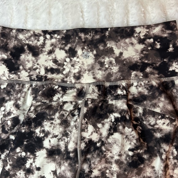 Athleta Salutation Black and White Patterned Joggers Size S - Picture 8 of 8